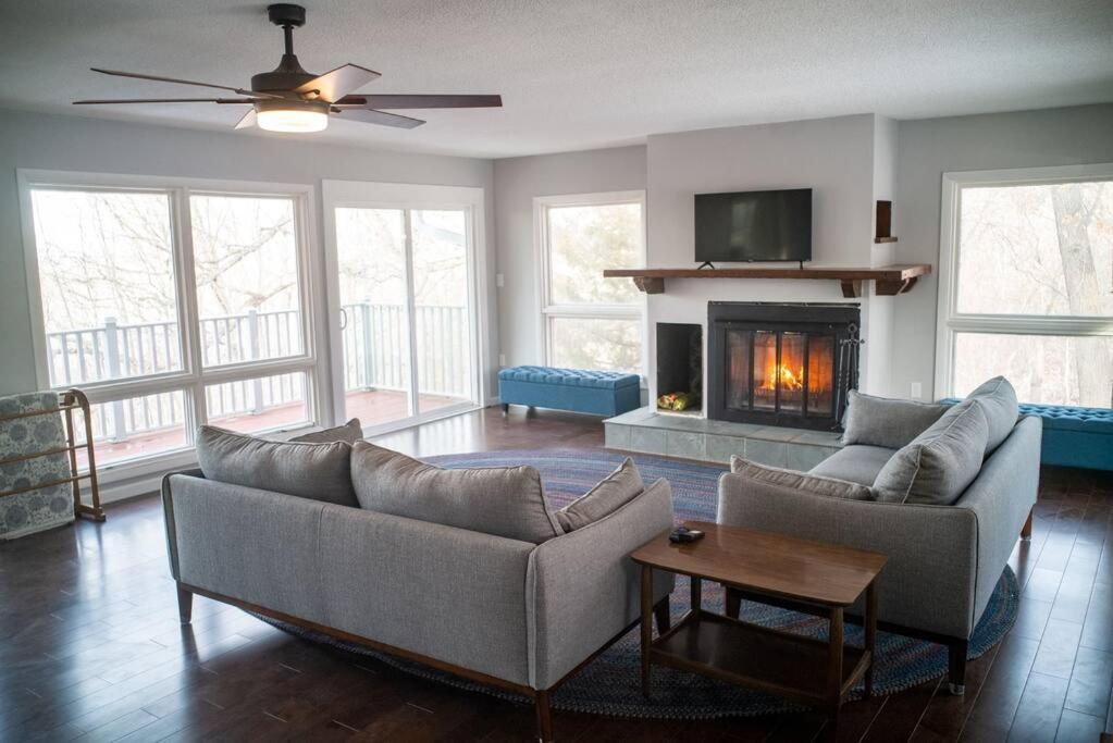 Keokuk Finn'S Hideaway -Modern Family River Home מראה חיצוני תמונה